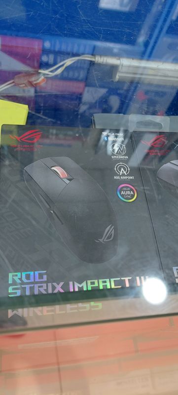 Беспроводная игровая мышь ASUS ROG Strix Impact III Wireless в коробке