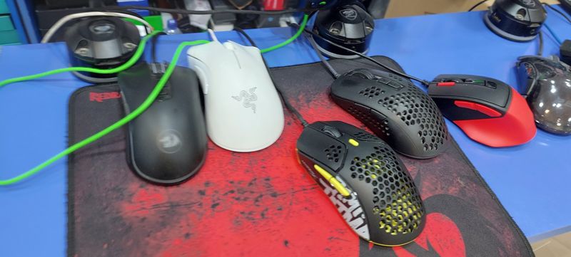 Игровые мыши на коврике Redragon: Redragon, Razer, HyperX и мыши с перфорацией, красная мышь