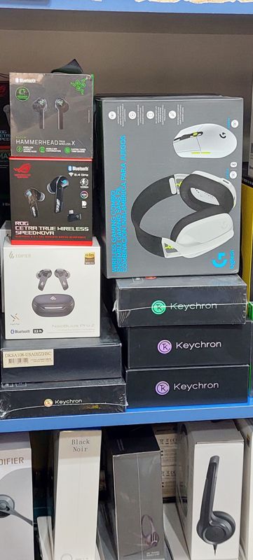 Полка: беспроводные вкладыши Razer, ROG, Edifier, комбо Logitech мышь + гарнитура, клавиатуры Keychron