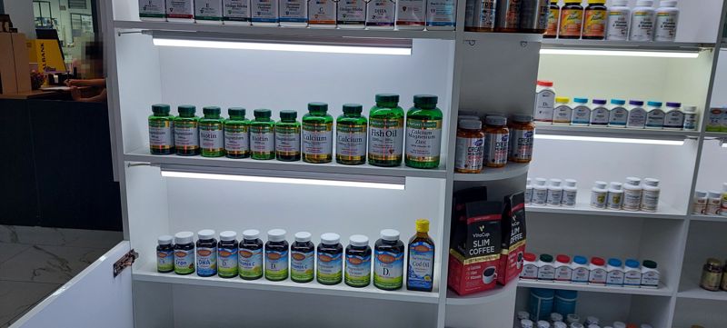 Стеллаж O2 Herbs: Nature's Bounty (магний, биотин, кальций), Carlson, VitaCup Slim Coffee, NOW Creatine