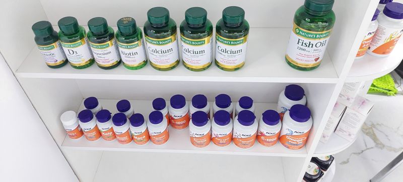 Полка O2 Herbs: Nature's Bounty (кальций, магний, D3, биотин, пробиотик, рыбий жир) и NOW (C-1000, таурин, мака, келп, омега-3)