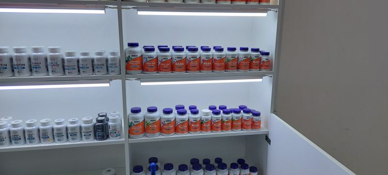 Стеллаж O2 Herbs: SOLAB (капсулы), NOW (кальций-магний, DHA-500, GABA, лецитин, таурин, мелатонин, кельп)