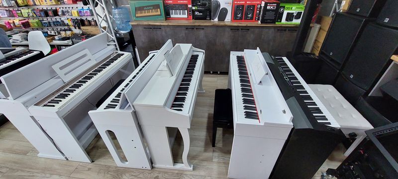 Цифровые пианино Stravinsky, NUX и другие белые и чёрные в магазине музыкальных инструментов