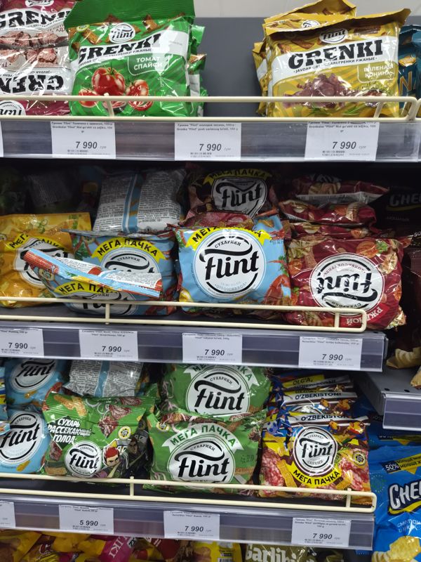 Полки с сухариками и гренками Flint, белые ценники