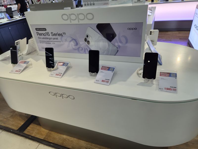 Стол смартфонов OPPO Reno16 Series: Reno 15F, Reno 13 и др.