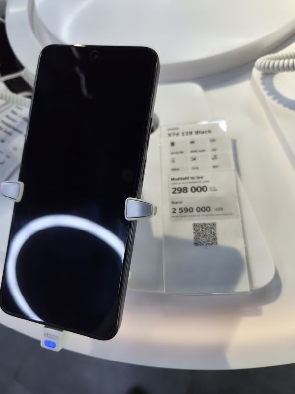 Демонстрационный смартфон Honor на подставке с ценником-карточкой Ucell «X7d 128 Black»