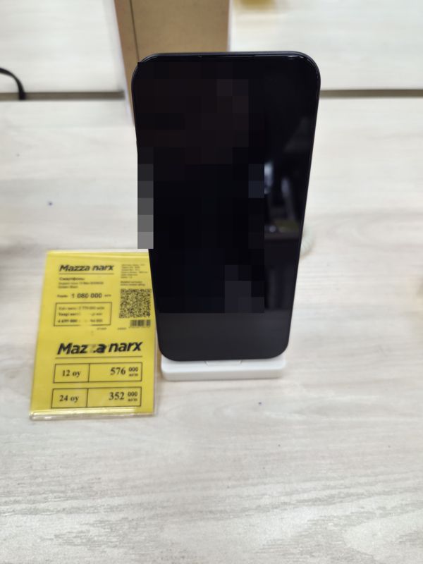 Смартфон Huawei nova 15 Max на подставке и жёлтый ценник «Mazza narx»