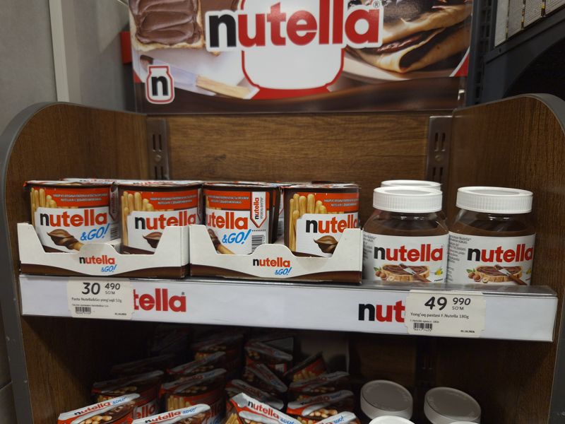 Полка Nutella: Nutella&Go в картонных лотках и банки Nutella